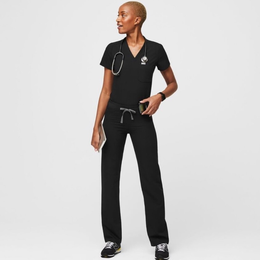 Figs Classic Black Scrub Set